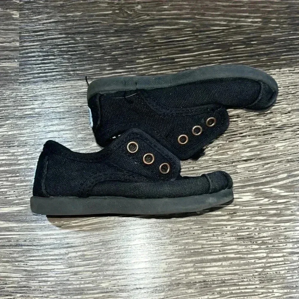 Toddler size 5 Tom’s